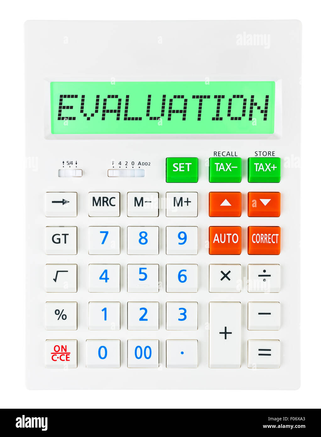 Calculadora con pantalla de evaluación aislado sobre fondo blanco. Foto de stock