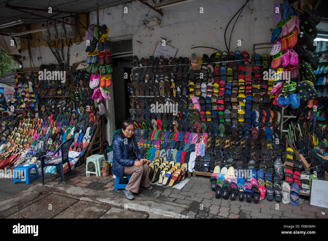 Tienda de zapatos en Vietnam Foto de stock