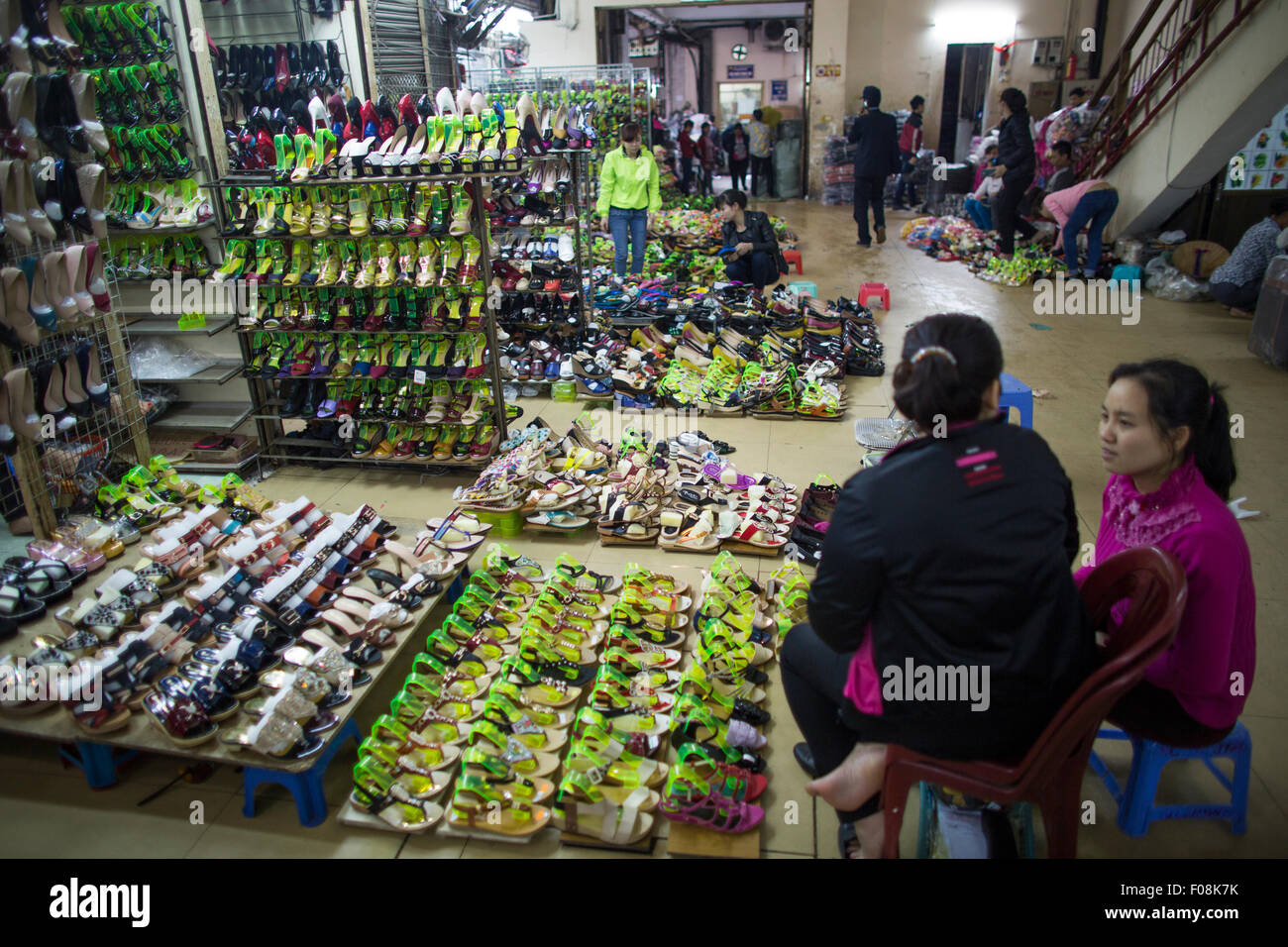 Tienda de zapatos en Vietnam Foto de stock
