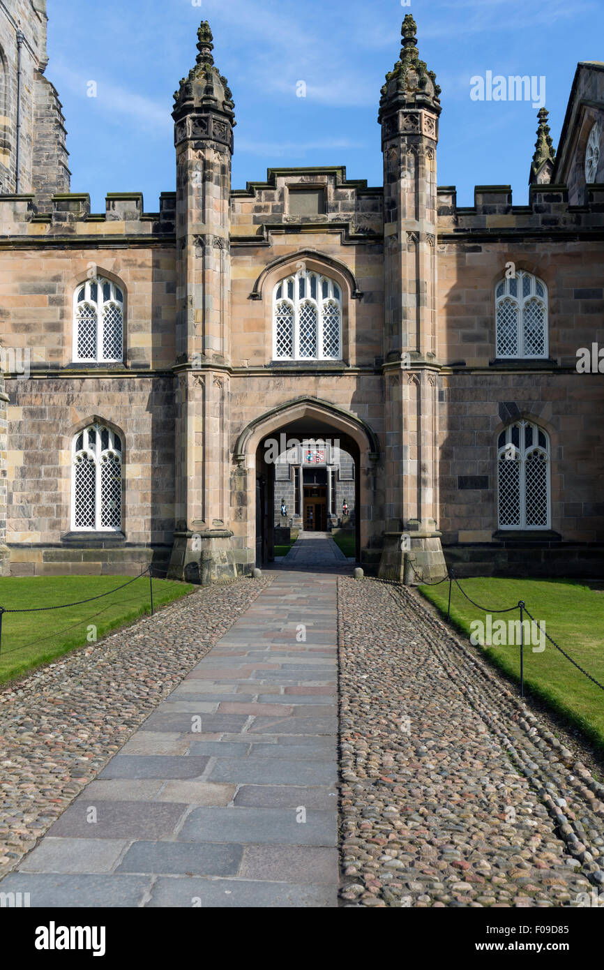 Entrada al King's College de la Universidad de Aberdeen, Escocia, Reino Unido Foto de stock