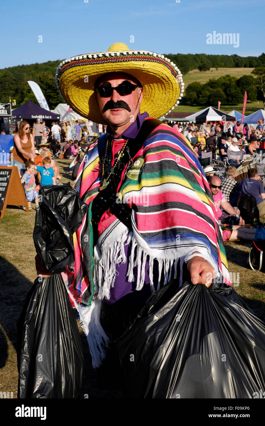 El hombre en traje de disfraces mexicano en el chili festival fiesta west  dean jardines cerca de Chichester, West Sussex, Inglaterra 2015 Fotografía  de stock - Alamy