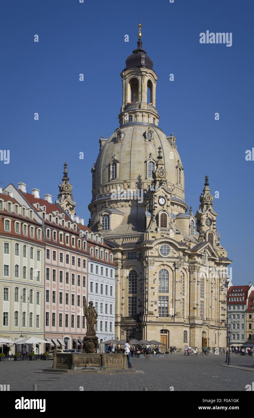Arquitectura sacra de Frauenkirche en plaza Neumarkt, Dresden, Alemania Foto de stock
