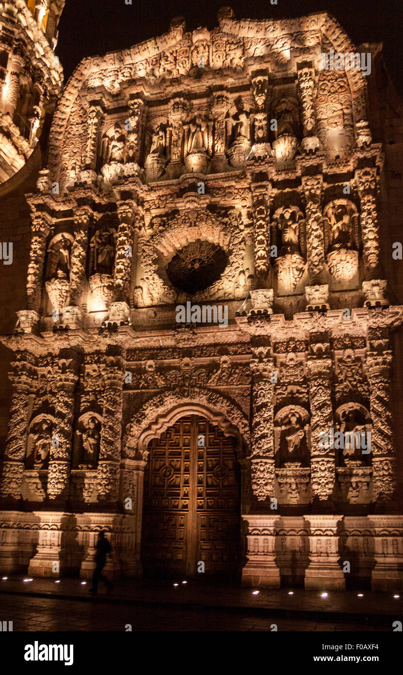 Iluminación de la catedral de la ciudad. Zacatecas, ZAC. México Foto de stock