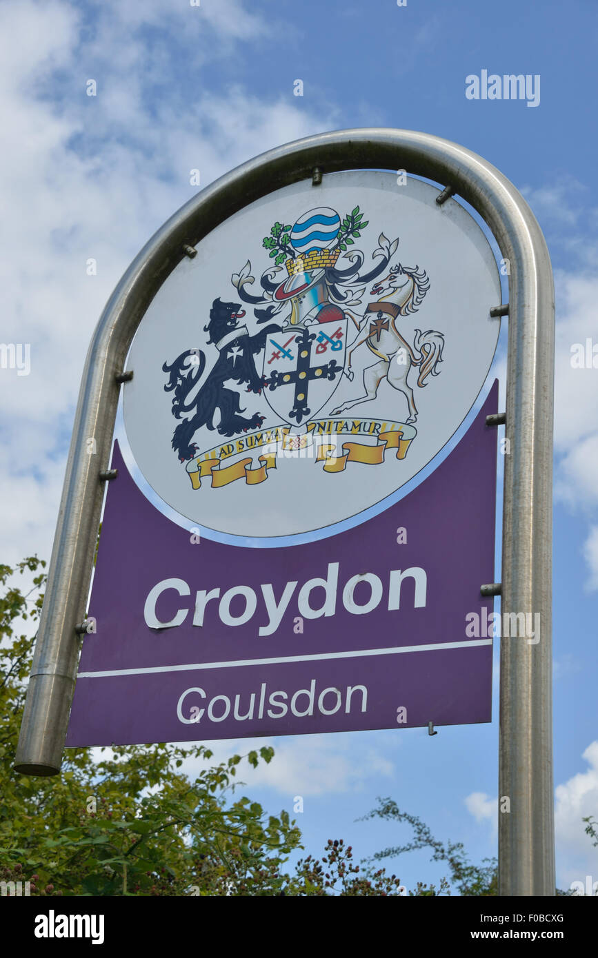 Entrada Al Pueblo Signo Croydon London Borough Of Croydon Greater London England Reino Unido Fotografia De Stock Alamy