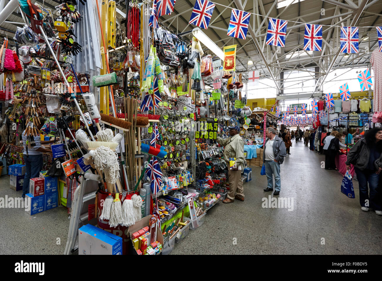 Interior del mercado de trapo Birmingham UK Foto de stock