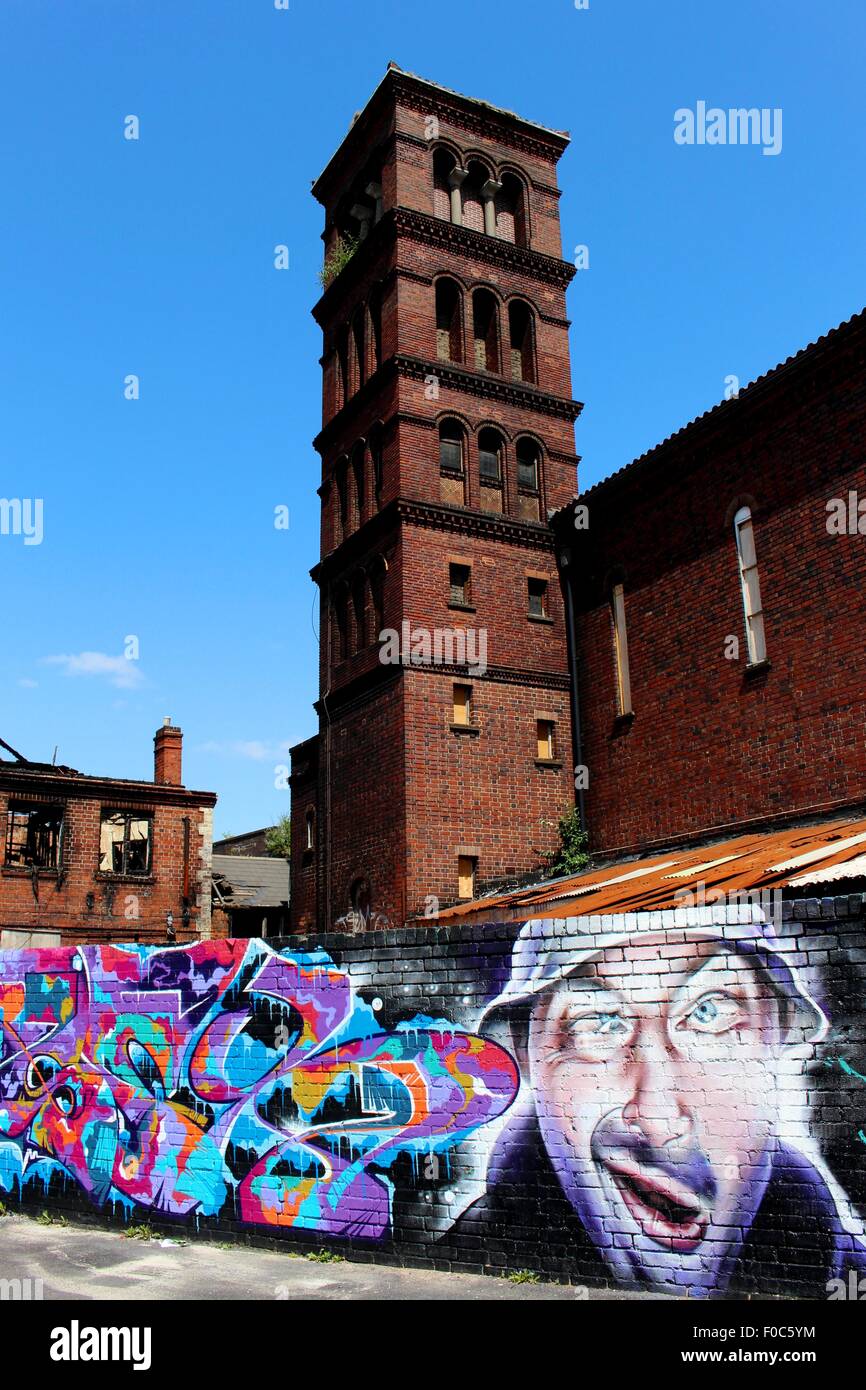 Esta foto fue tomada en Digbeth, Birmingham. El graffiti fue creado conjuntamente con la 'ciudad de color' festival de arte. Foto de stock
