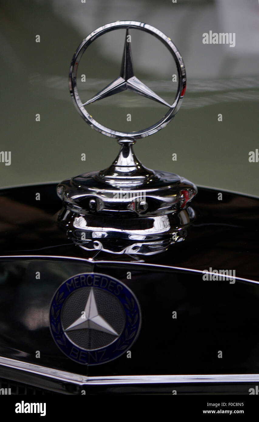 Markenname: Mercedes Stern - 'Mercedes Benz', Dezember 2013, Berlín  Fotografía de stock - Alamy