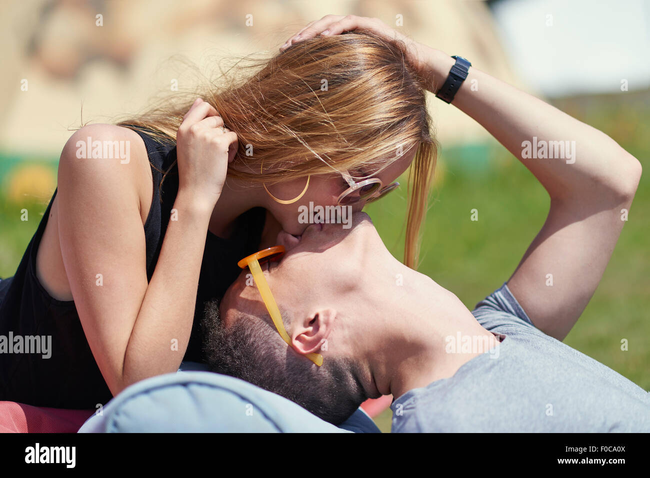 Mujeres besándose fotografías e imágenes de alta resolución - Página 6 -  Alamy