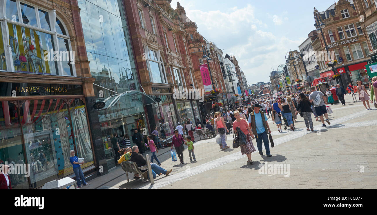 Briggate Leeds, el corazón de la zona comercial del centro de la ciudad, West Yorkshire, Reino Unido Foto de stock