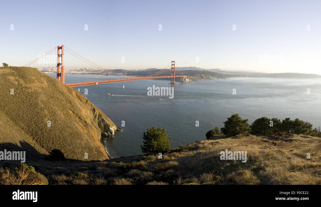 Atardecer en Marin, mirando hacia el puente Golden Gate y San Francisco. Foto de stock