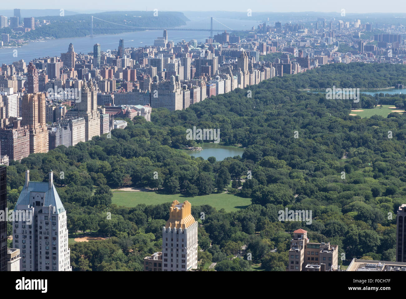 Vista desde la parte superior de la cubierta de observación de Rock, el Rockefeller Center, Nueva York, EE.UU. Foto de stock