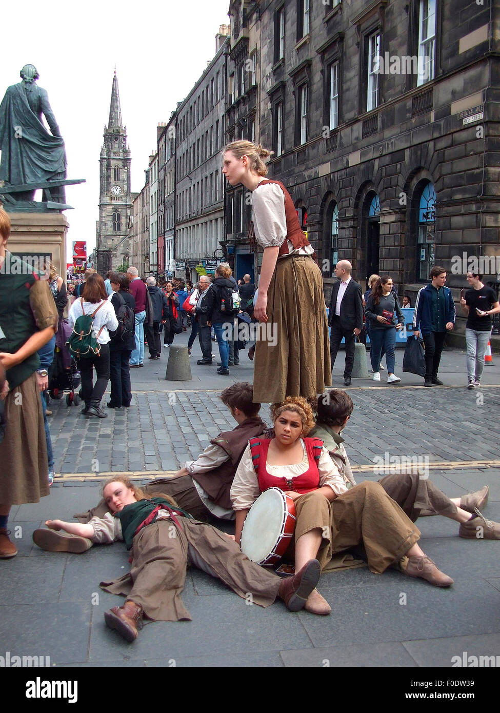 Edimburgo, 2015. Los Miserables de actores en el Festival de Edimburgo Foto de stock