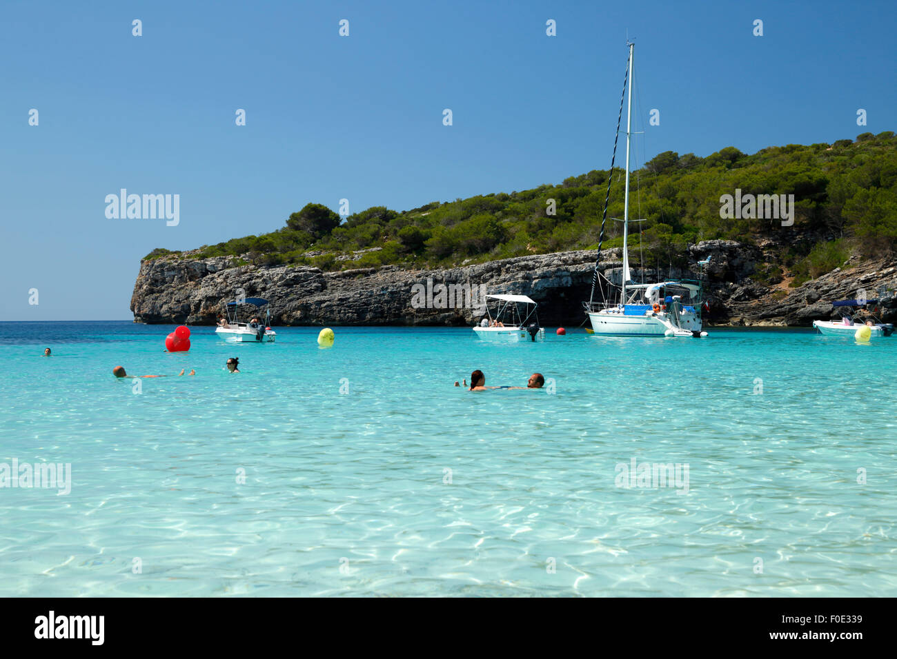 Cala en Turqueta, costa sur oeste, cerca de Ciutadella, Menorca, Islas Baleares, España, Europa Foto de stock
