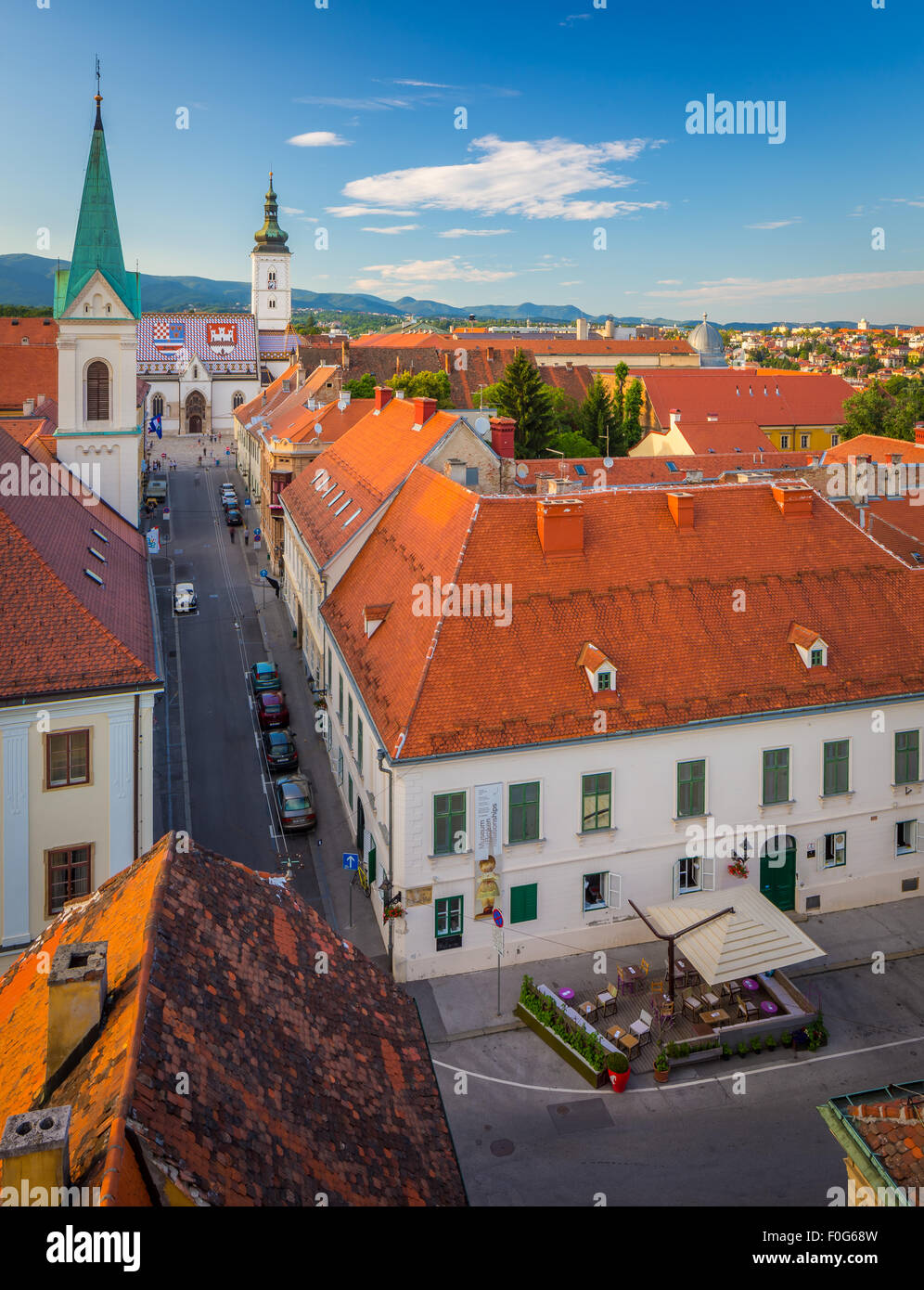 Zagreb es una ciudad vibrante, de alrededor de 800.000 personas, que posee un encanto medieval 'ciudad vieja'. Foto de stock