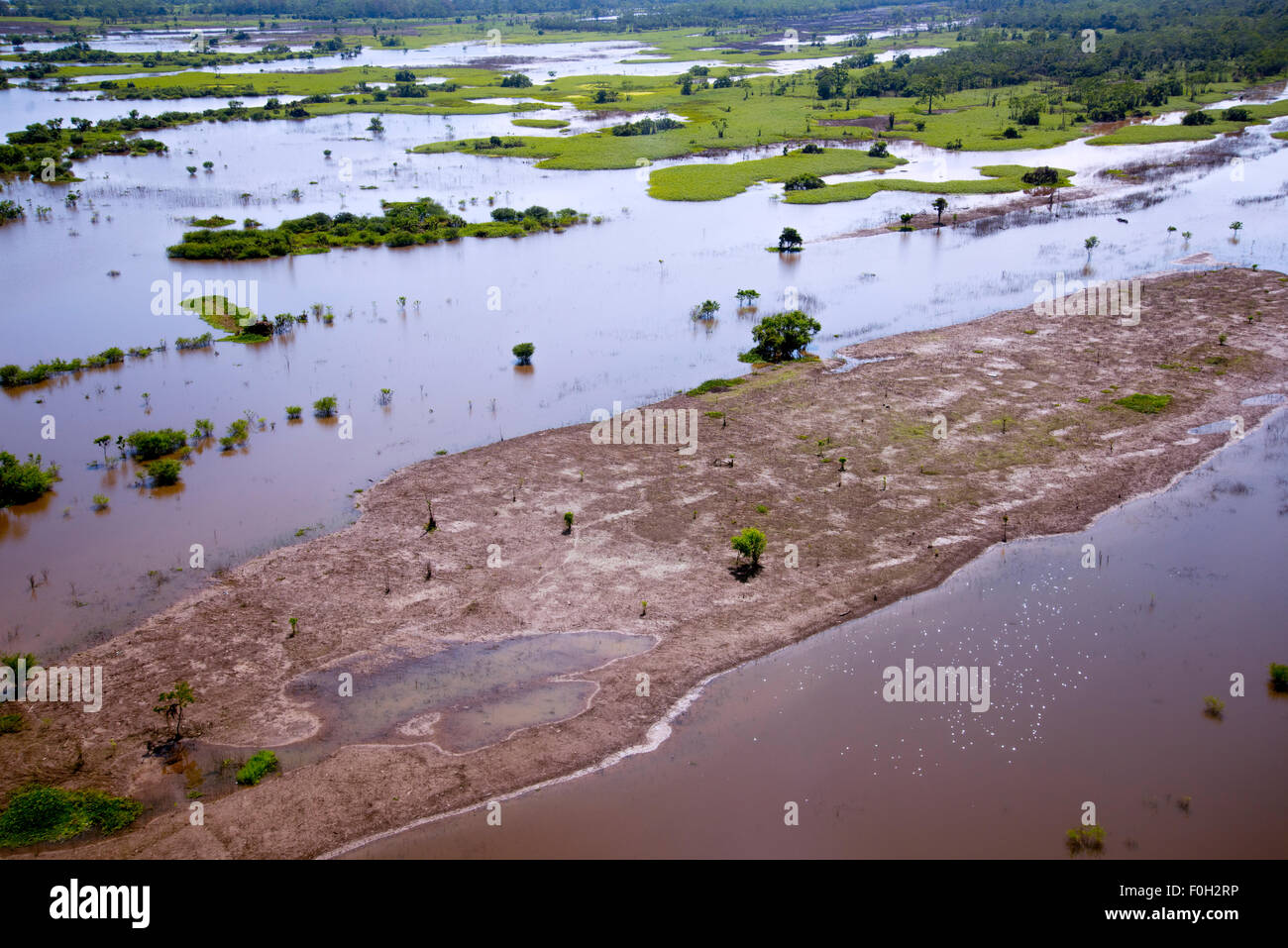 Río Amazonas en la inundación floodplane antena cerca de Iquitos Foto de stock
