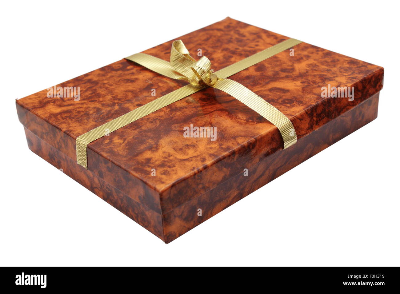Caja de cartón imitando el patrón actual de madera aislado sobre fondo  blanco Fotografía de stock - Alamy