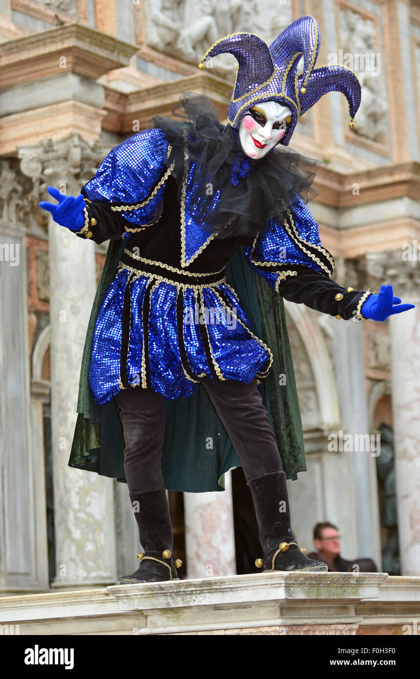 perturbación matriz ángel Hermoso disfraz veneciano en el Carnaval de Venecia Fotografía de stock -  Alamy