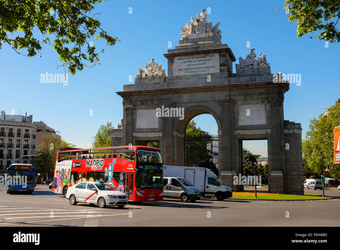Puerta de Toledo, puertas históricas a la capital española de Madrid,  España Fotografía de stock - Alamy