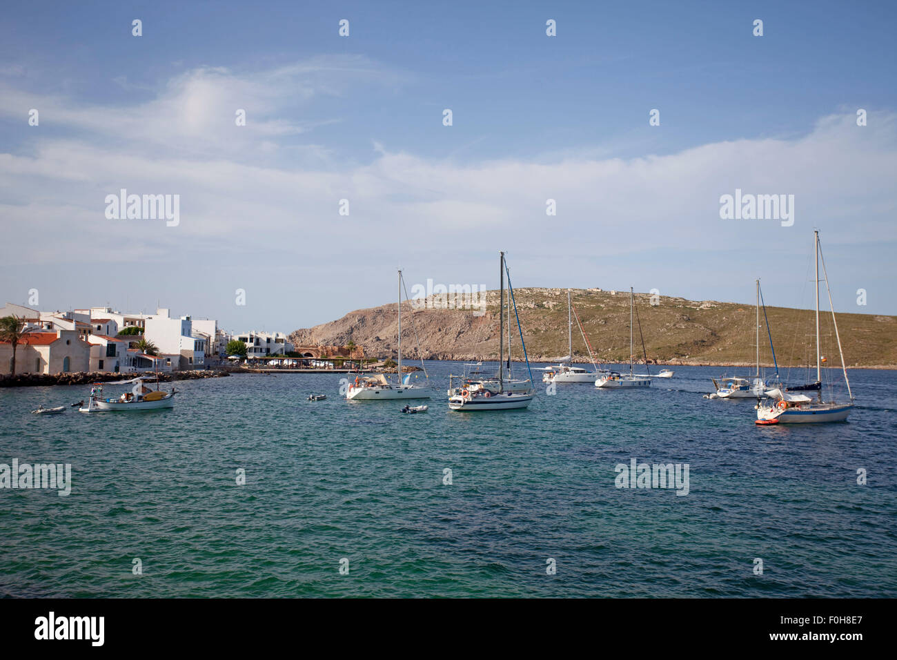 Barcos de vela Fornells Menorca Foto de stock