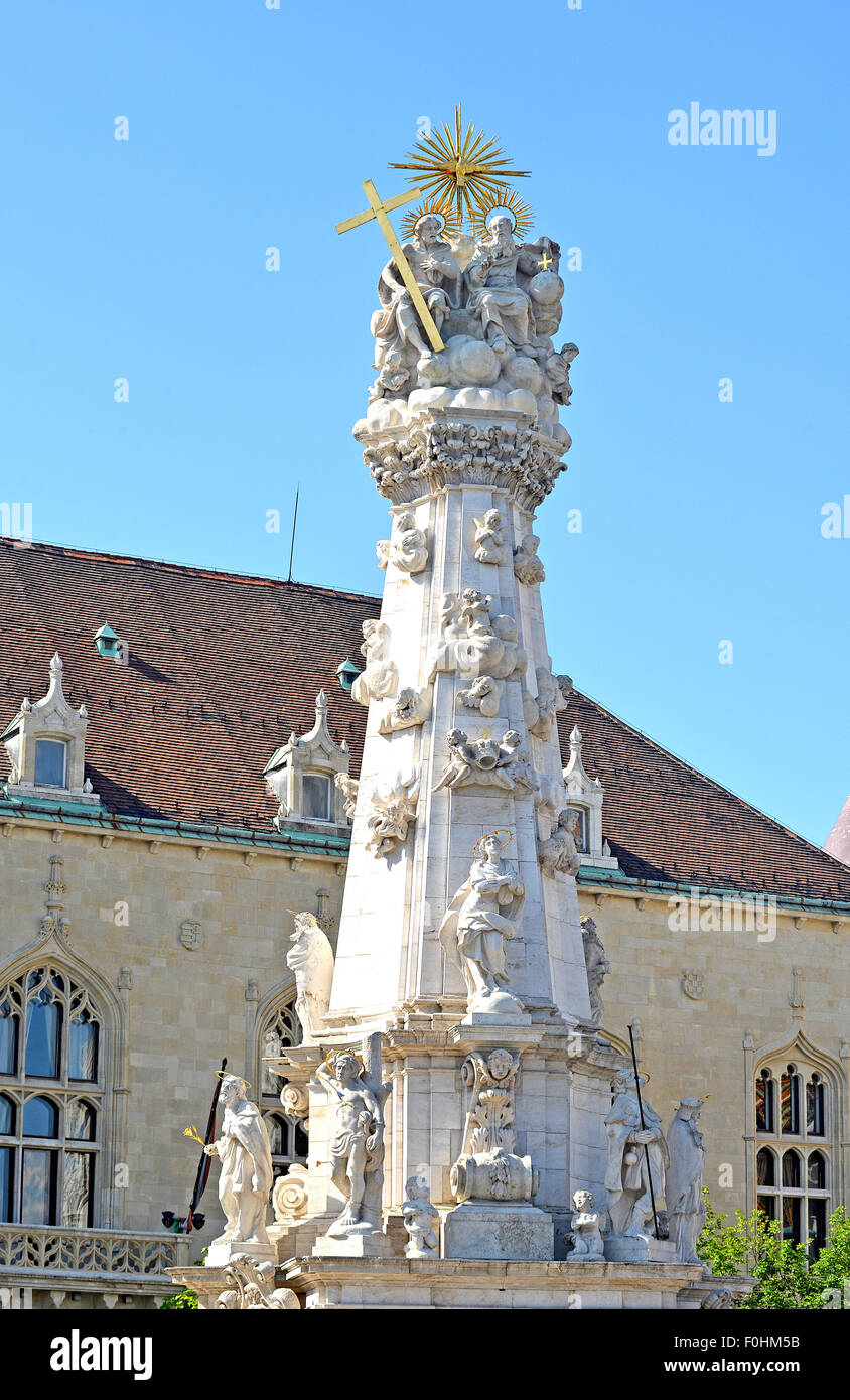 Columna de la santísima Trinidad en el distrito del Castillo de Buda, centro de Budapest Hungría Foto de stock