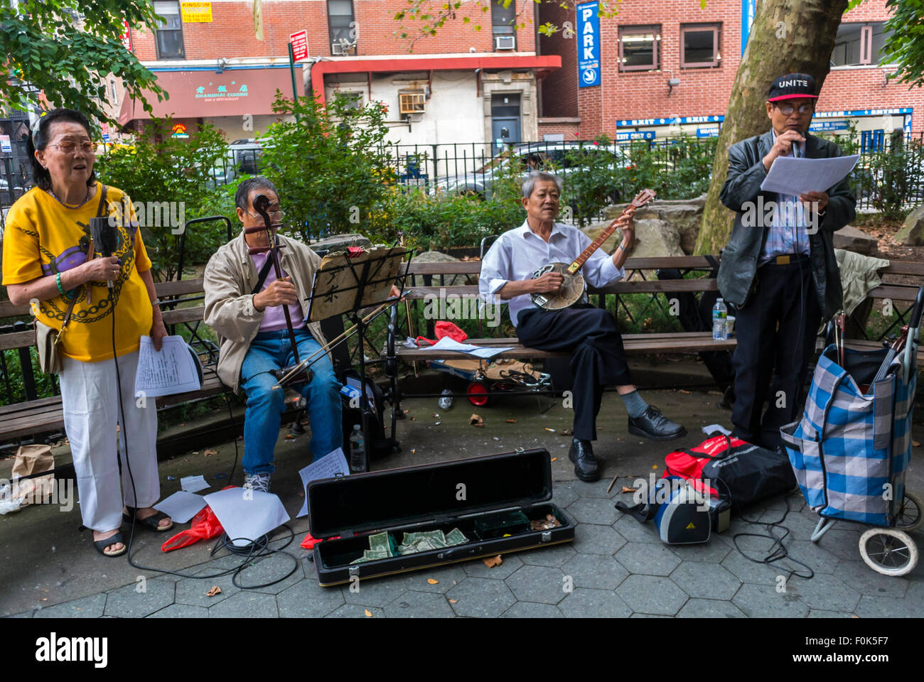 Executores Da Rua Que Cantam E Que Jogam a Música Em New York Imagem de  Stock Editorial - Imagem de jogo, preto: 61623389