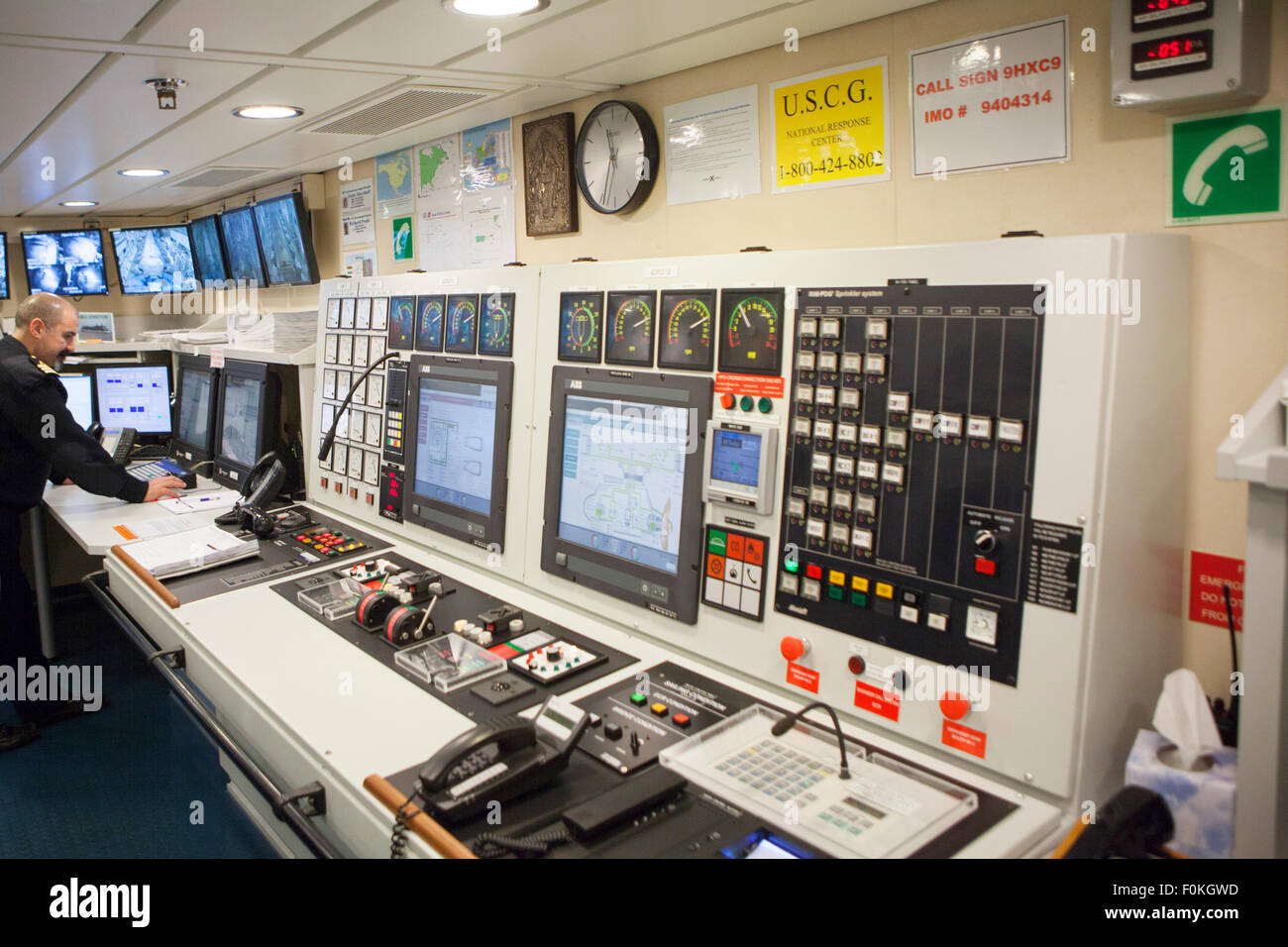 La sala de control del motor dentro de un moderno crucero Celebrity Eclipse Foto de stock