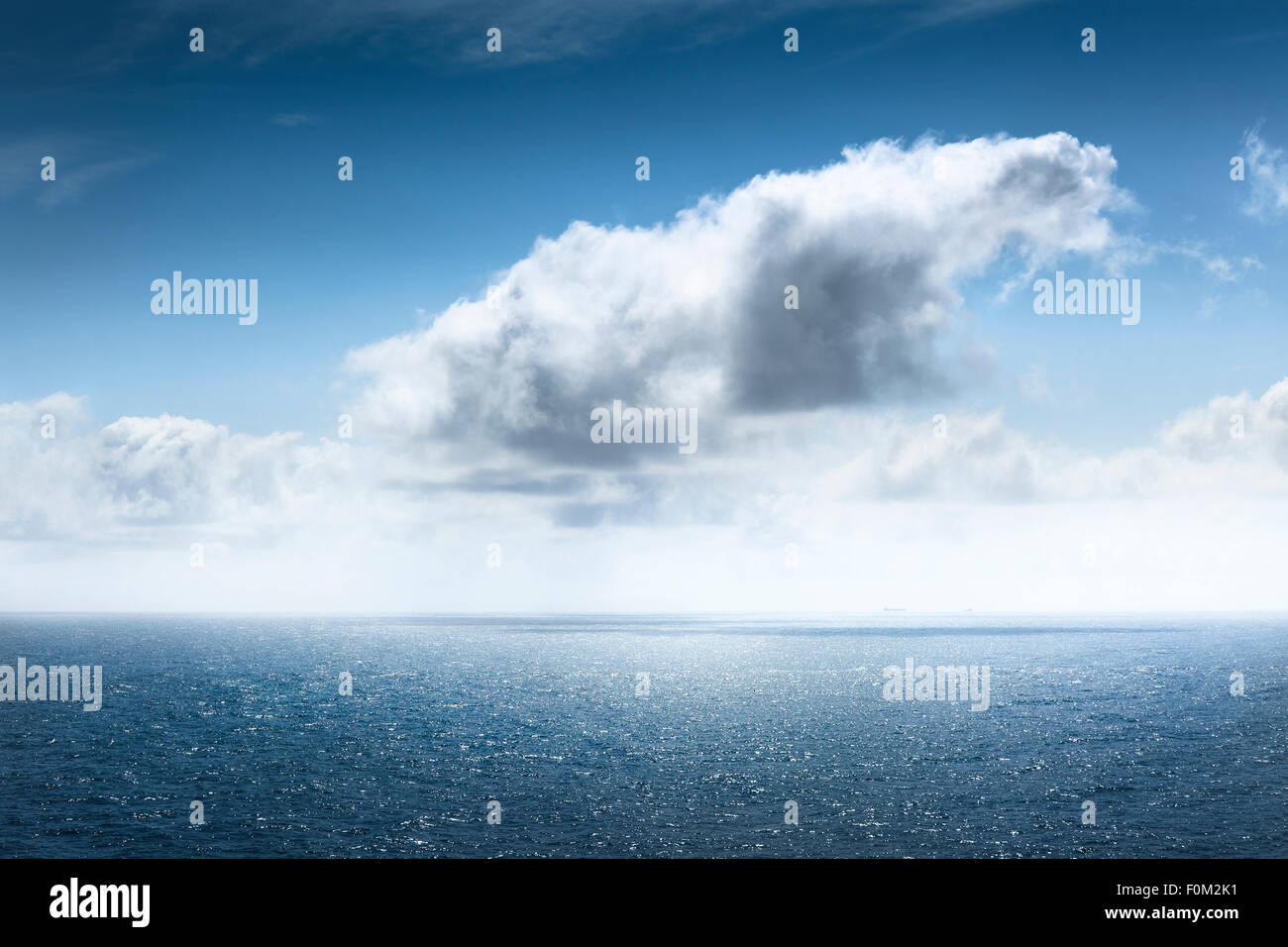 Nubes sobre el Mar del Norte Foto de stock