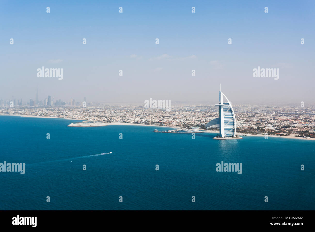 Costa con el Burj Al Arab, Dubai, EAU Foto de stock
