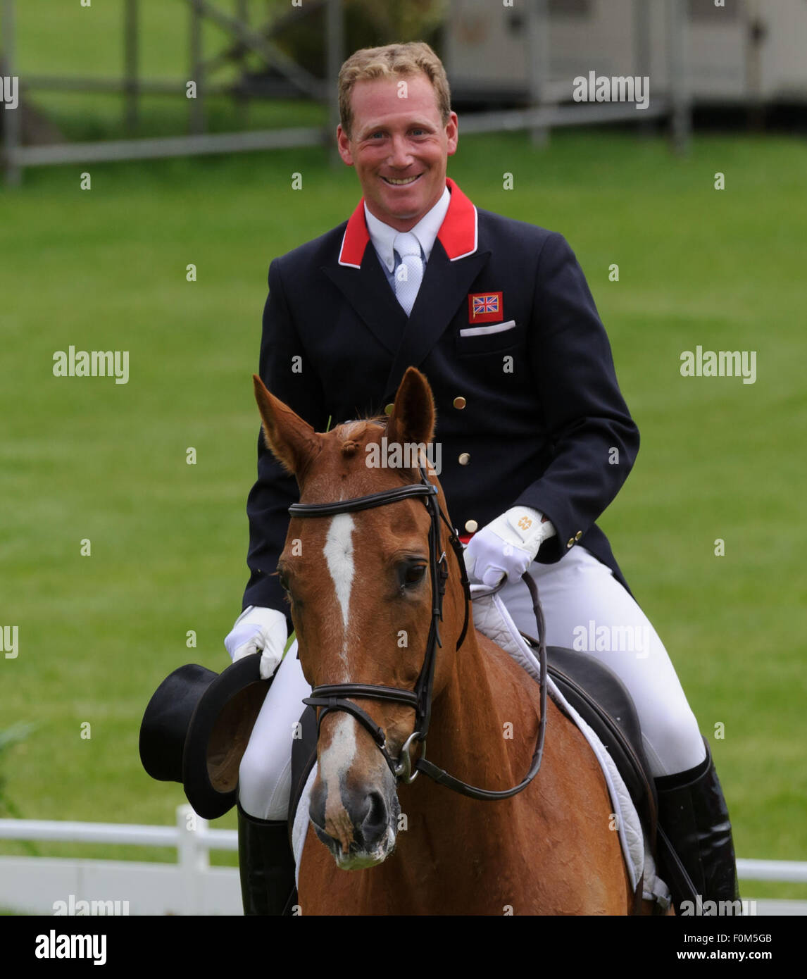 Oliver Townend y armada - fase de Doma - Mitsubishi Motors Badminton Horse Trials, Badminton House, el miércoles 8 de mayo de 2015. Foto de stock