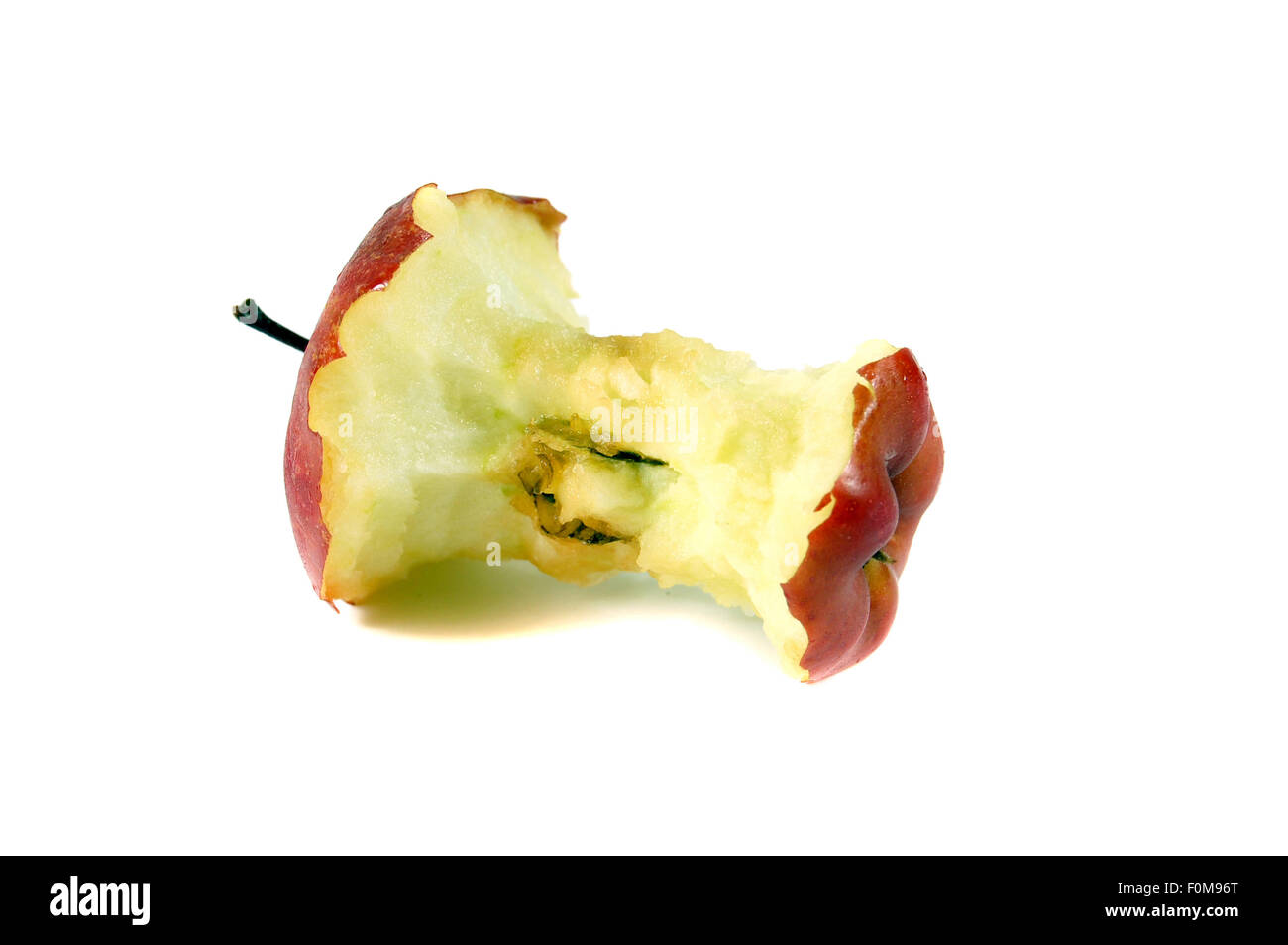 Macro Fotografía de una comido apple aislado en blanco Foto de stock