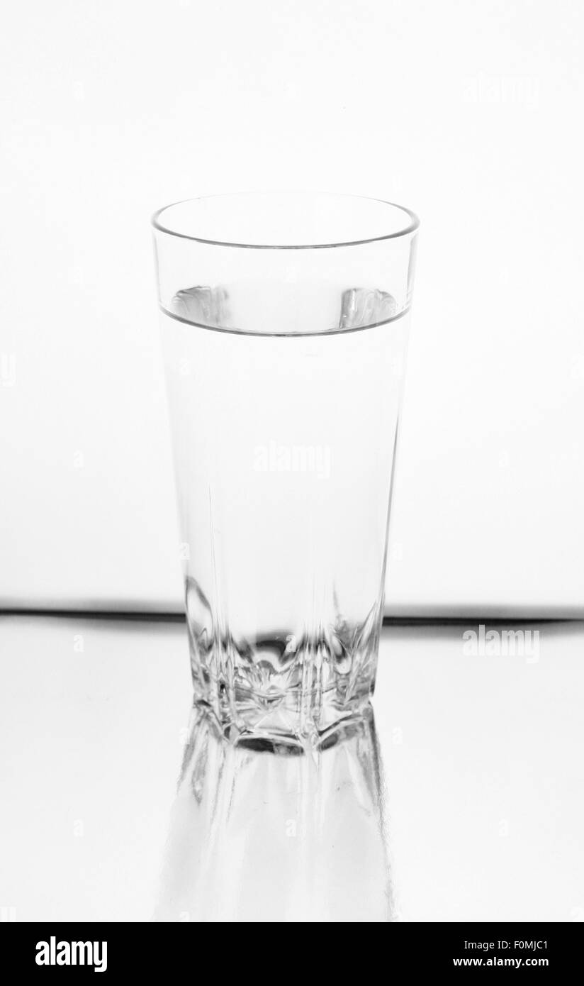 Glas Wasser - Symbolbild Nahrungsmittel. Foto de stock
