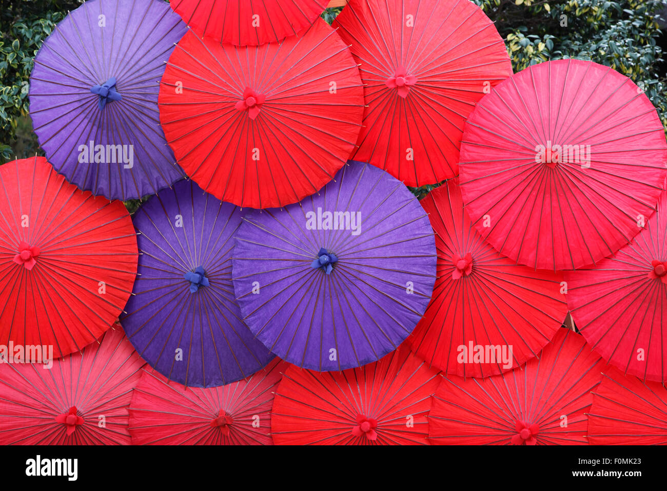 grado patio de recreo binario Paraguas japoneses fotografías e imágenes de alta resolución - Alamy