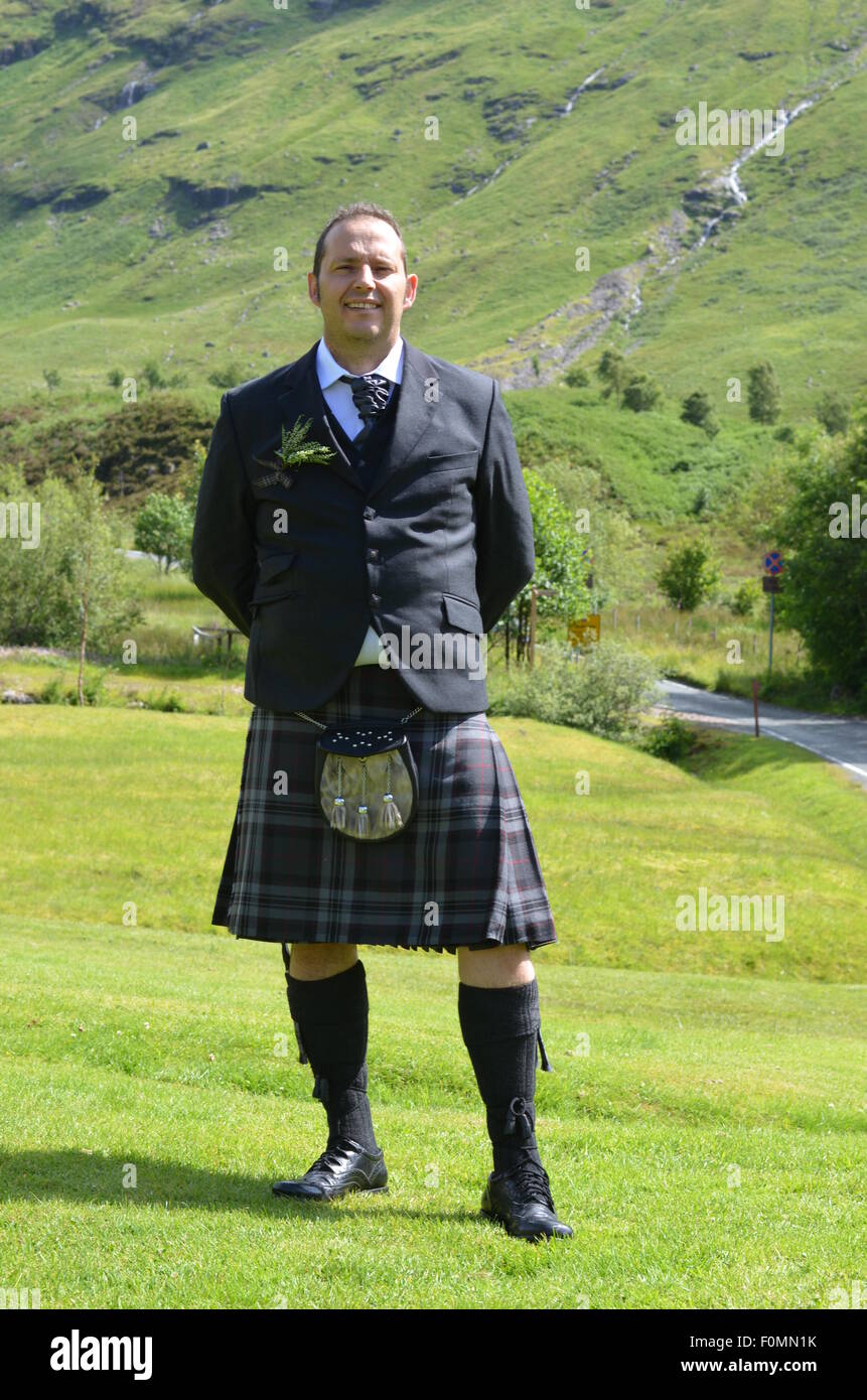 Hombre con falda escocesa fotografías e imágenes de alta resolución - Alamy