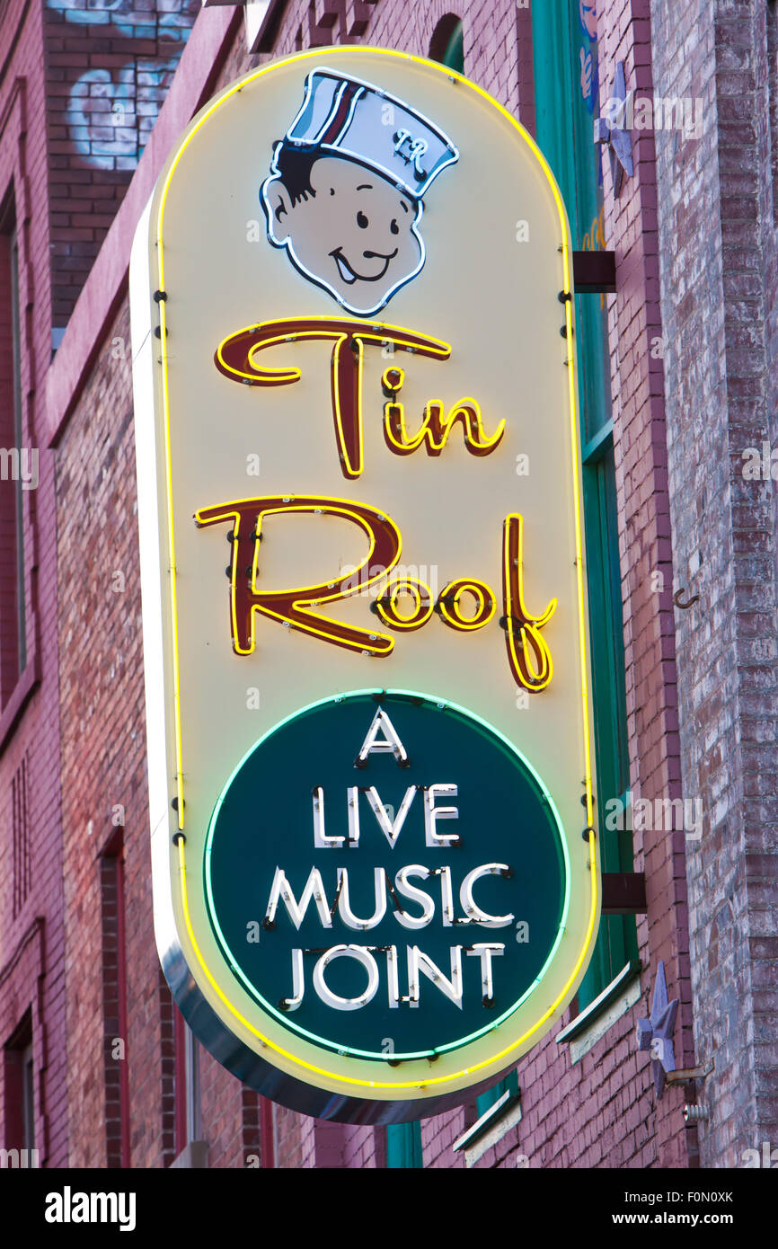 El techo de lata, un conjunto de música en vivo, en Nashville, Tennessee. Foto de stock