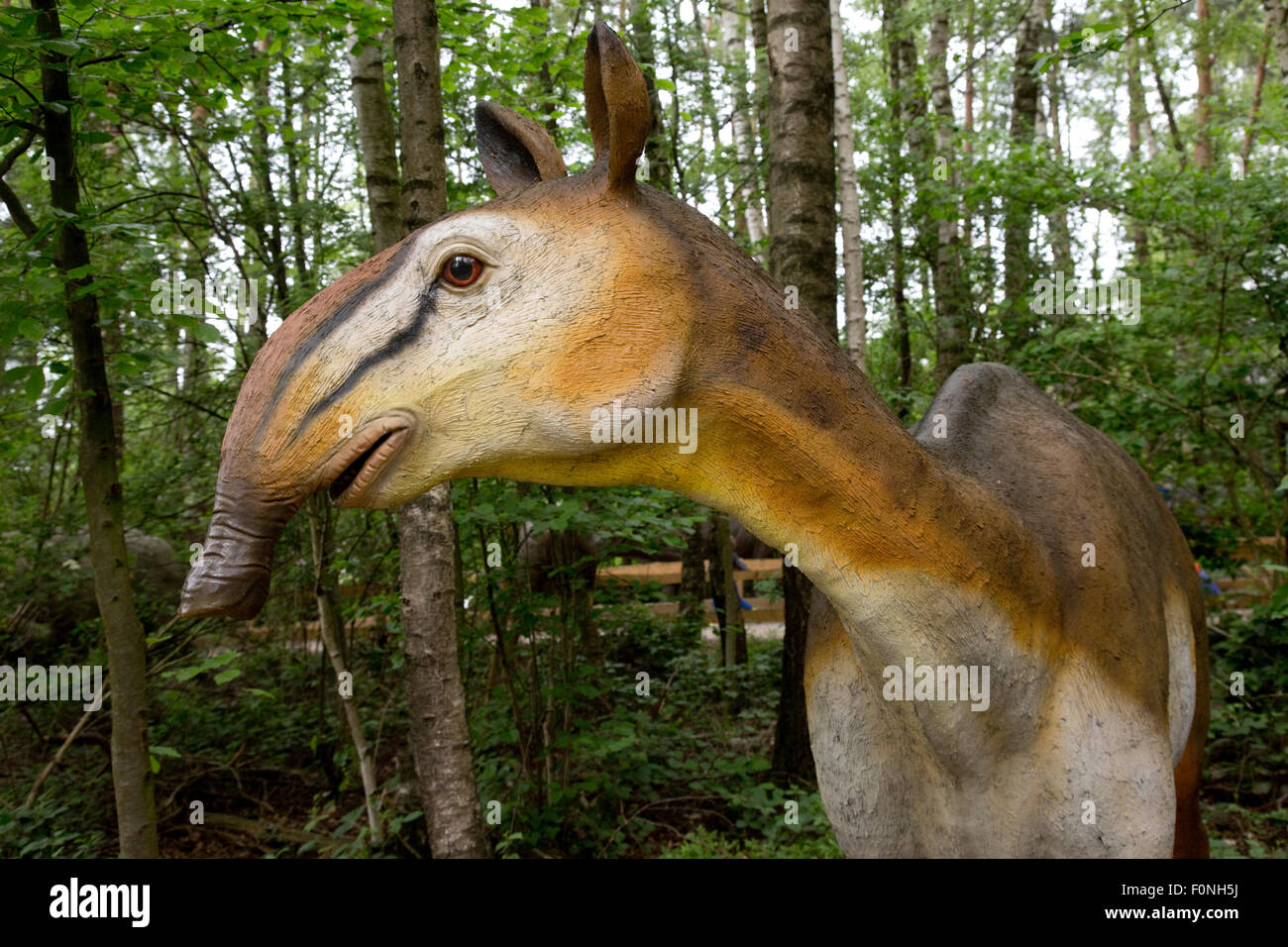 Macrauchenia largo cuello extinguidas tres dedos cada mamíferos ungulados Sudamericanos Dinosaurier Park Alemania Foto de stock