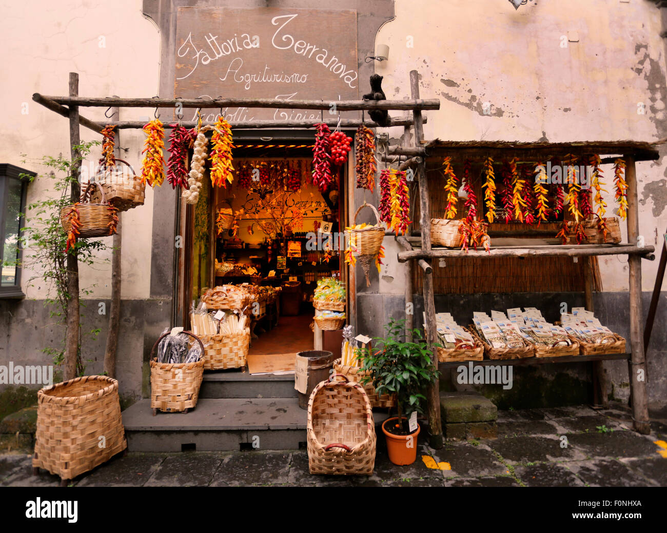 Tienda de comida italiana tradicional,Amalfi,Italia Foto de stock