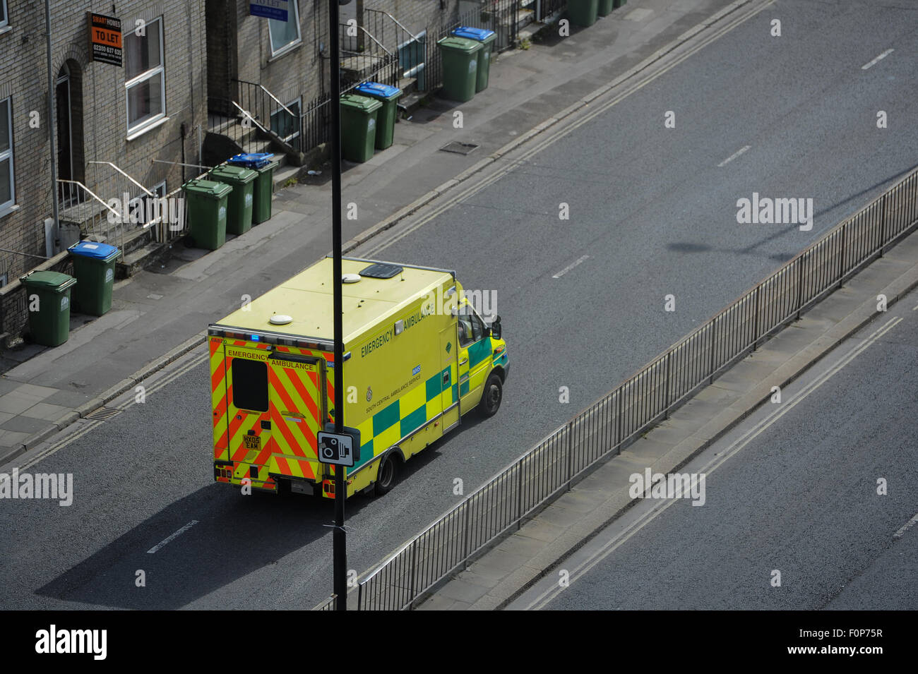 South Central Ambulancia en forma de una llamada de emergencia en Southampton. Foto de stock