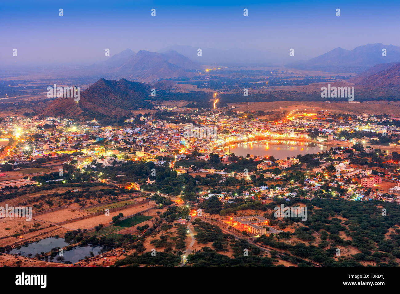 La ciudad santa de Pushkar en previsión de la noche, Rajastán, India, Asia Foto de stock