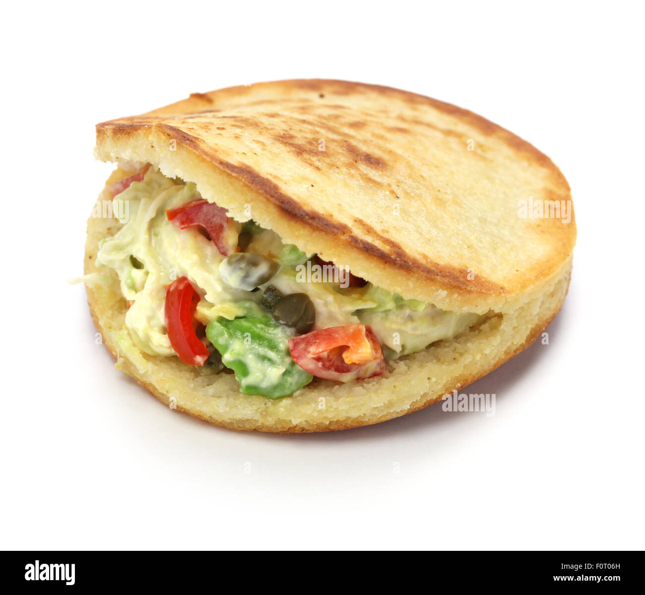 Arepas caseras, comida colombiana venezolana aislado sobre fondo blanco. Foto de stock