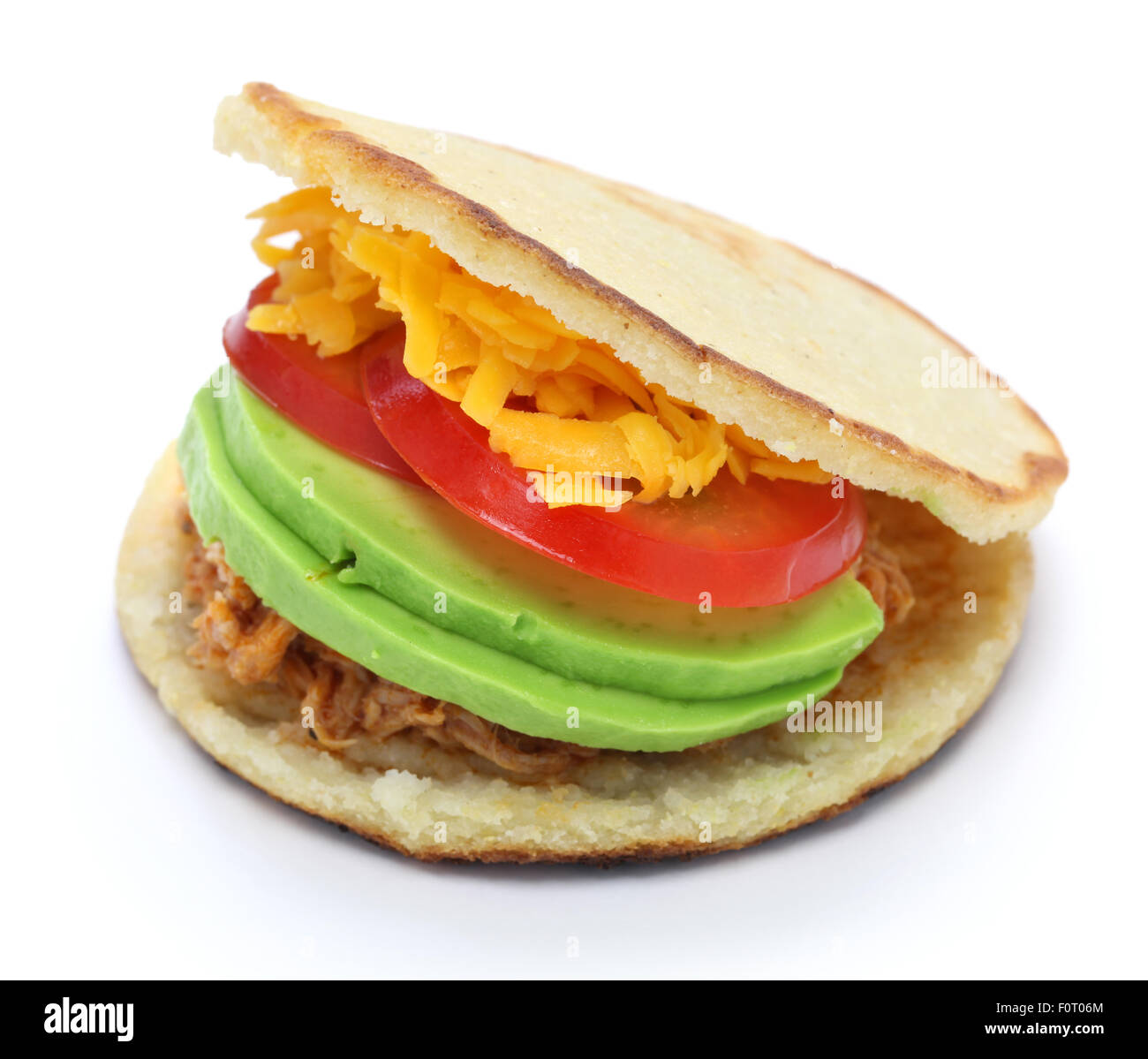 Arepas caseras, comida colombiana venezolana aislado sobre fondo blanco. Foto de stock