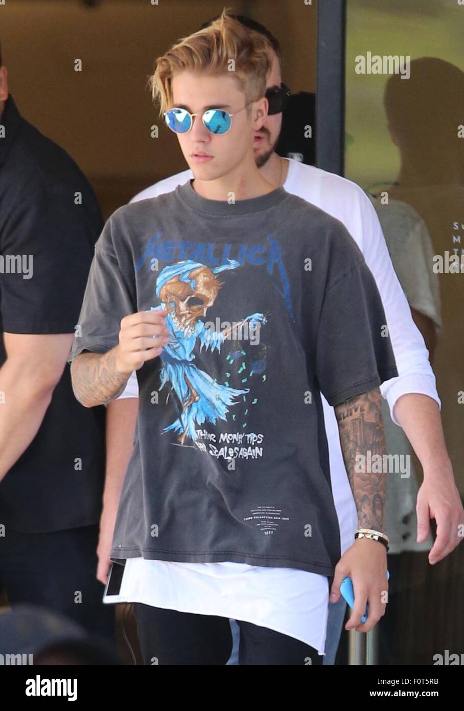 Justin Bieber deja Barneys New York vistiendo una camiseta de Metallica con: Justin Bieber donde: Los Angeles, California, Estados Unidos Cuándo: 19 Jun 2015 Foto de stock