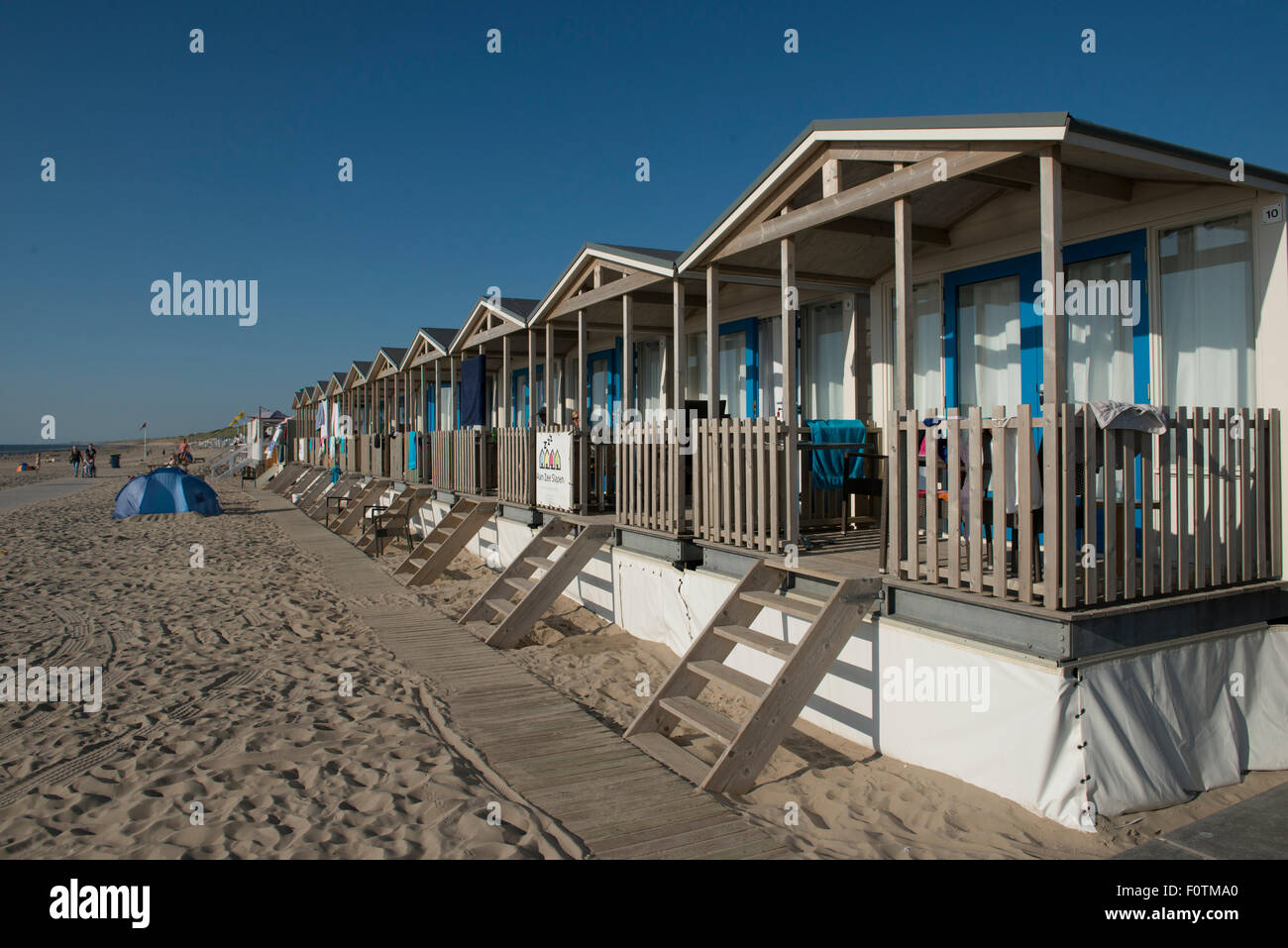 Fila de beachhouses, Wijk aan Zee, Holanda Foto de stock