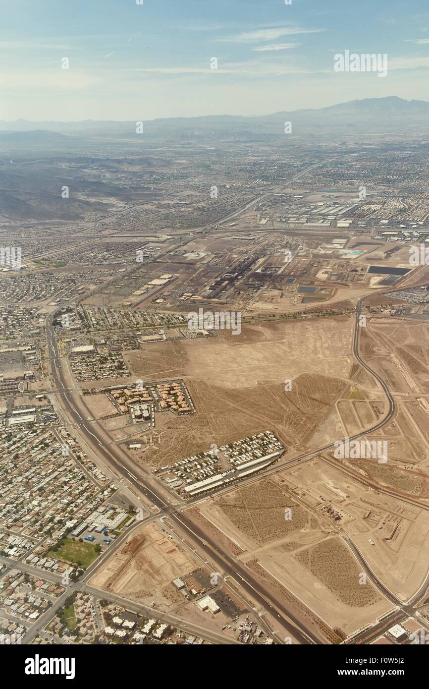 Vista aérea del desarrollo urbano, en el desierto de Nevada, EE.UU. Foto de stock