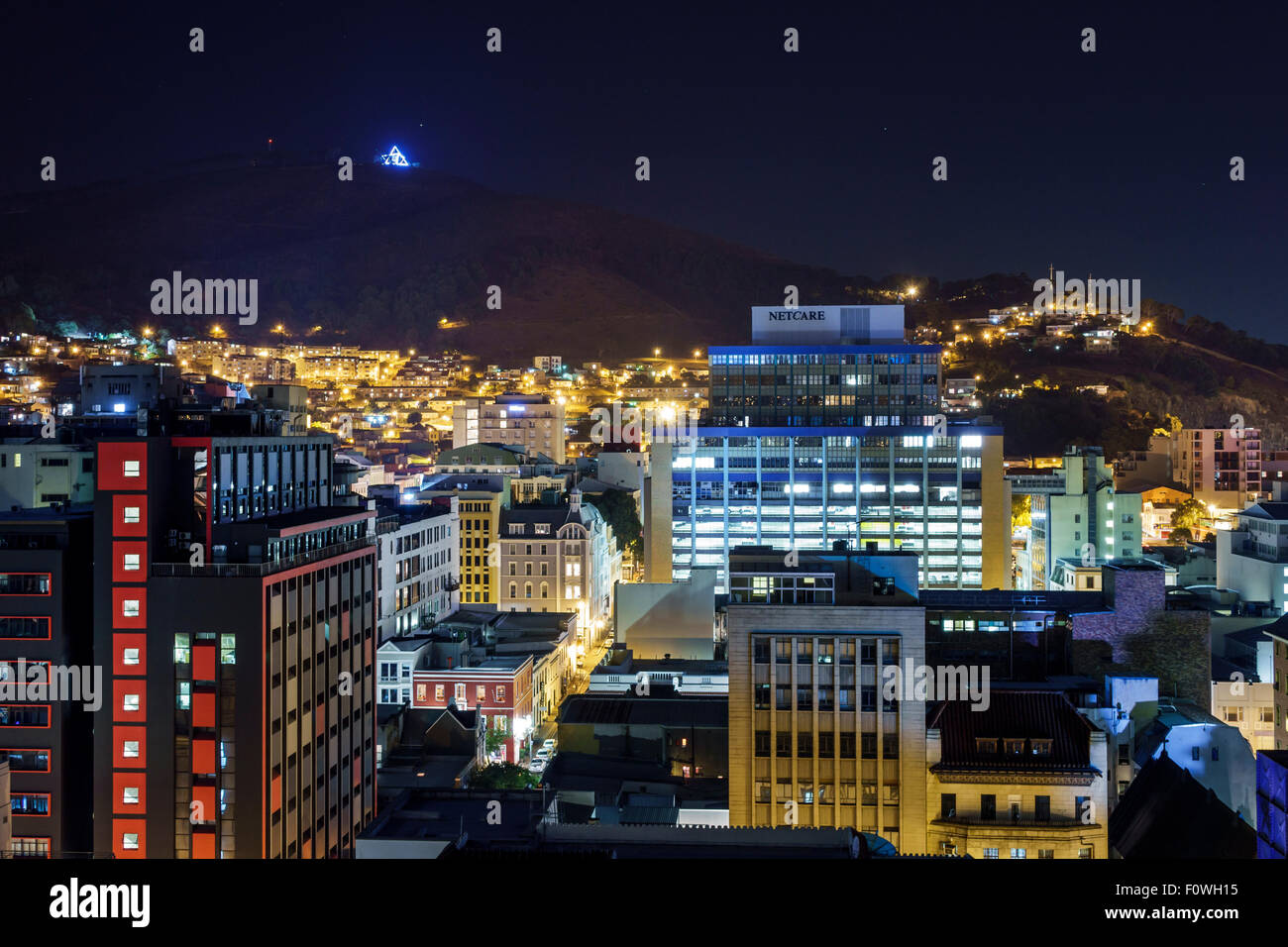 Ciudad del Cabo Sudáfrica, centro de la ciudad, centro, horizonte, edificios, noche por la noche, centro, SAfri150311081 Foto de stock