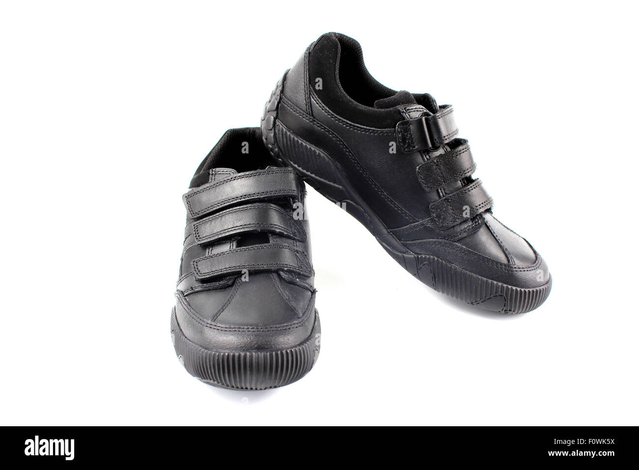 Niños calzado escolar negro nuevo Fotografía de stock - Alamy