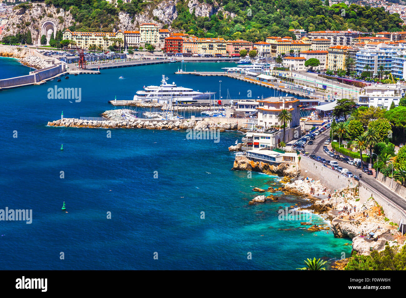Vista de la marina en Niza, la riviera francesa, la costa azul de Francia Foto de stock