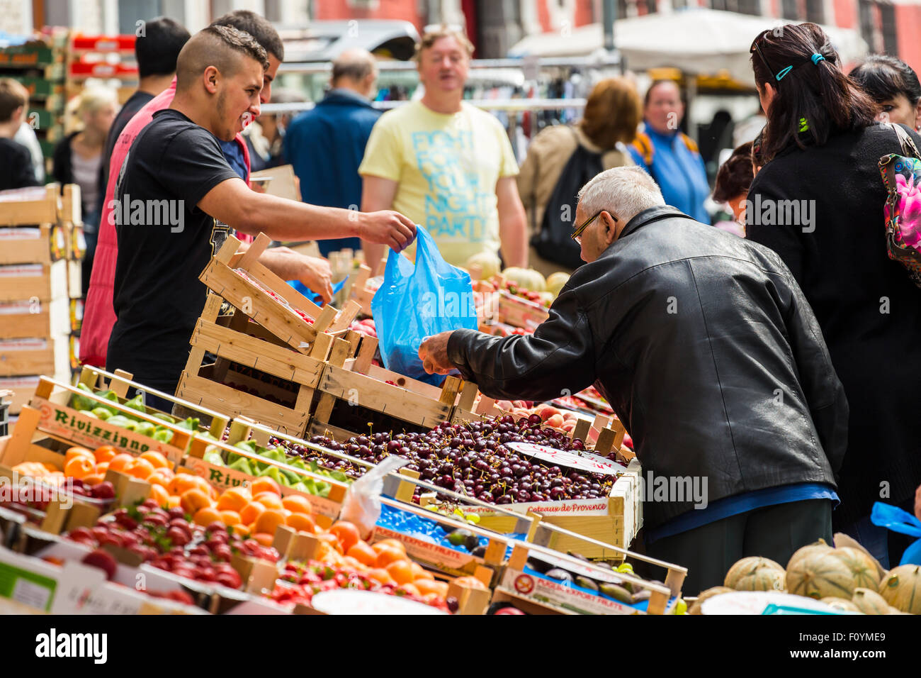 La Batte mercado dominical en Lieja, Bélgica Foto de stock