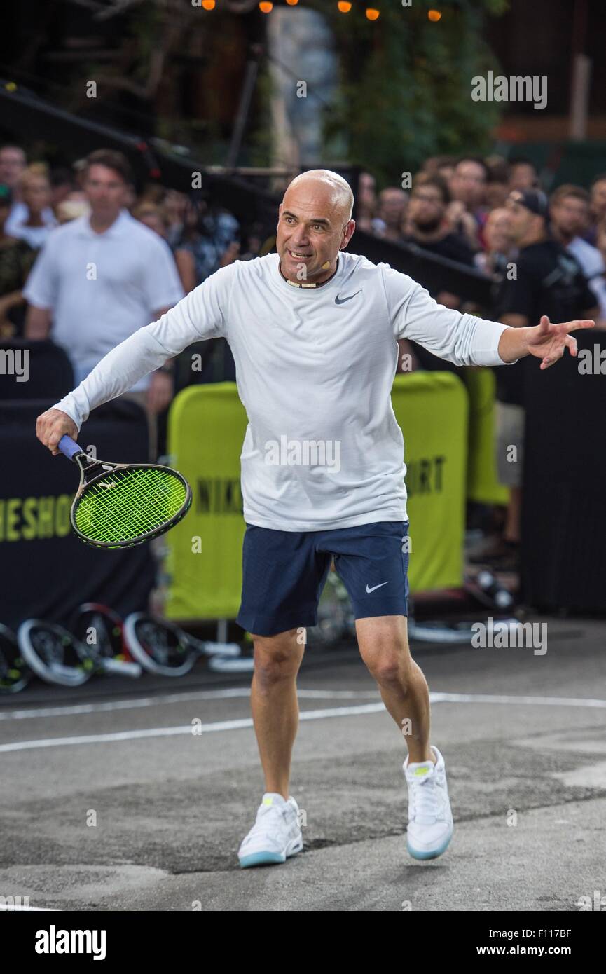 Nueva York, NY, EUA. 24 Aug, 2015. Andre Agassi en la asistencia para el XX  Aniversario de la icónica Calle Nike Tenis Ad, West Village, Manhattan,  Nueva York, NY, 24 de agosto