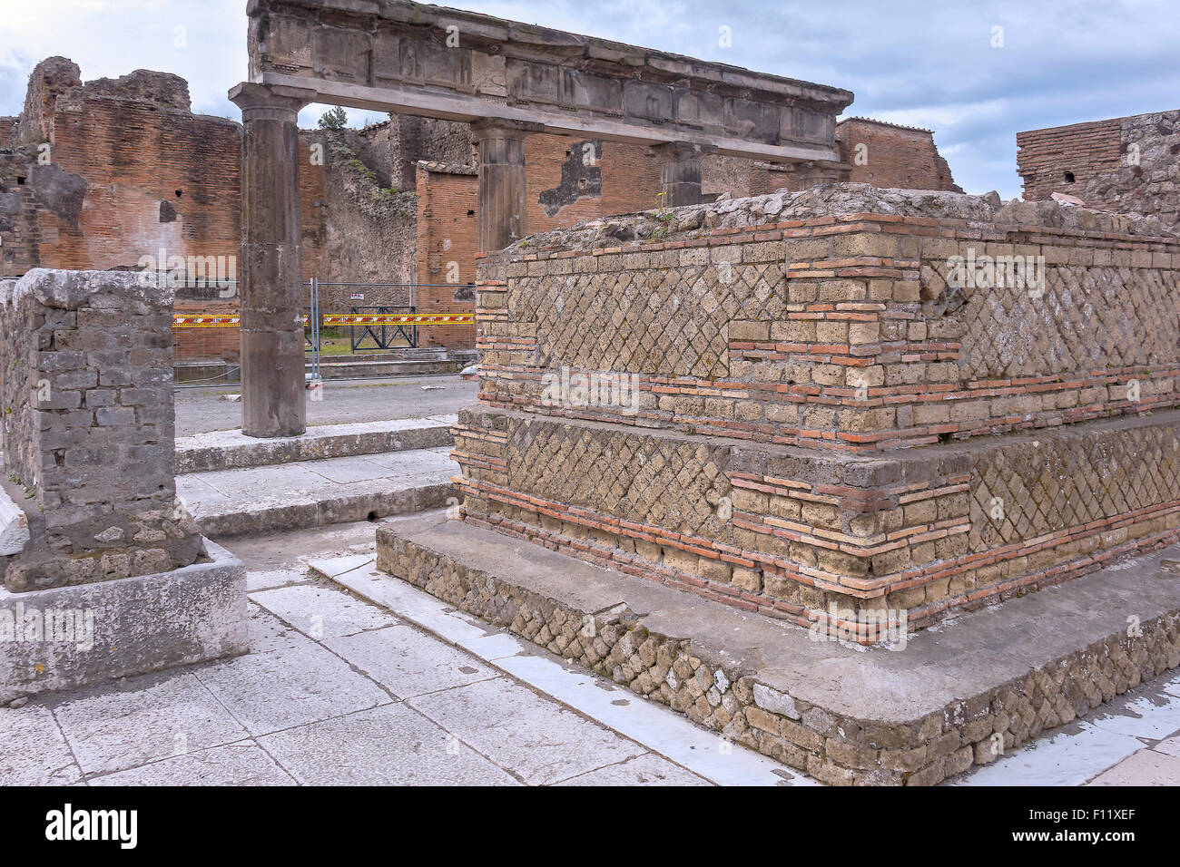 El Foro en la ciudad en ruinas de Pompeya Campania Italia Foto de stock