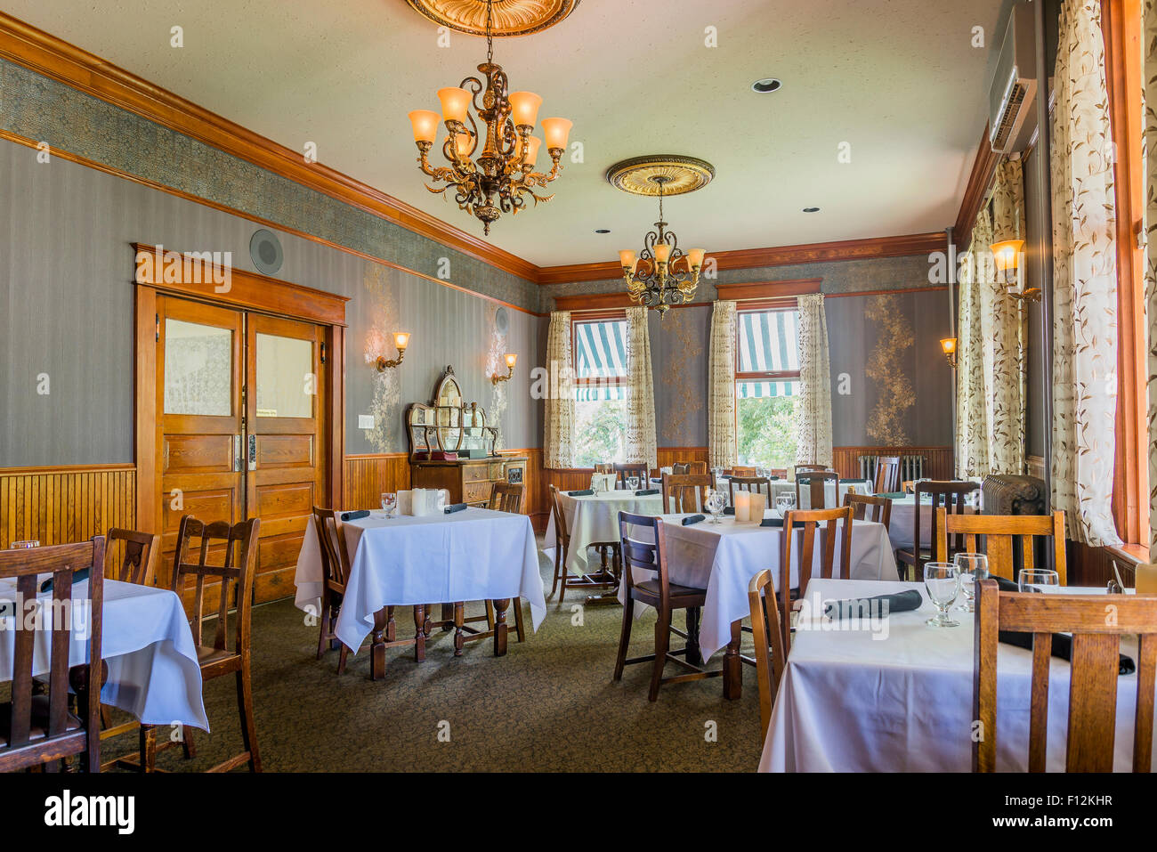 Comedor, el histórico Hotel Quilchena Quilchena, cerca de Merritt, British Columbia, Canadá Foto de stock